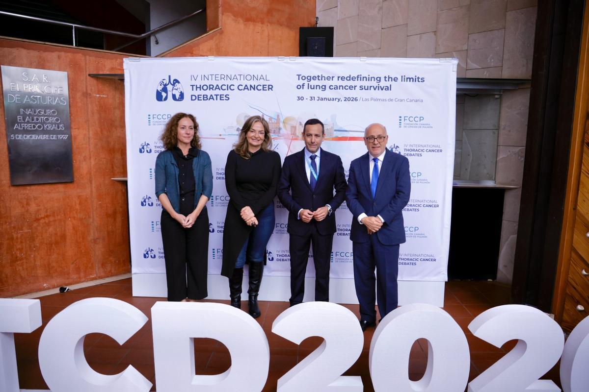 Autoridades antes del acto