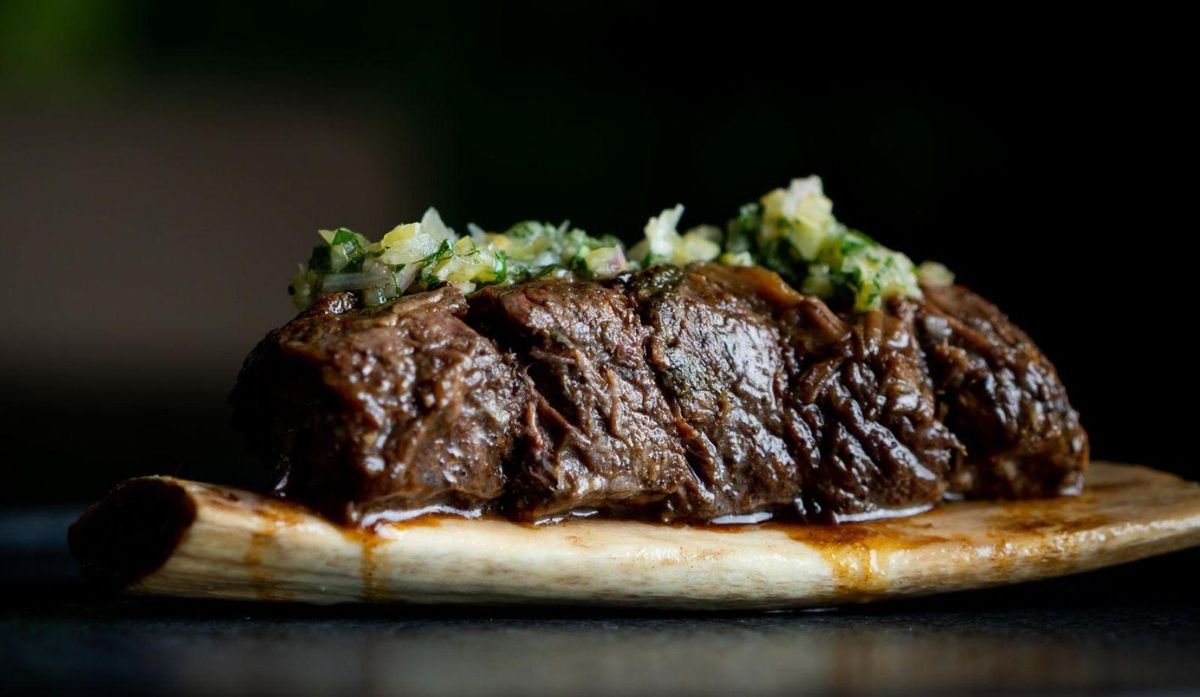 El rib eye es una de las propuestas más suculentas de Nela Pop-Up Ibiza.