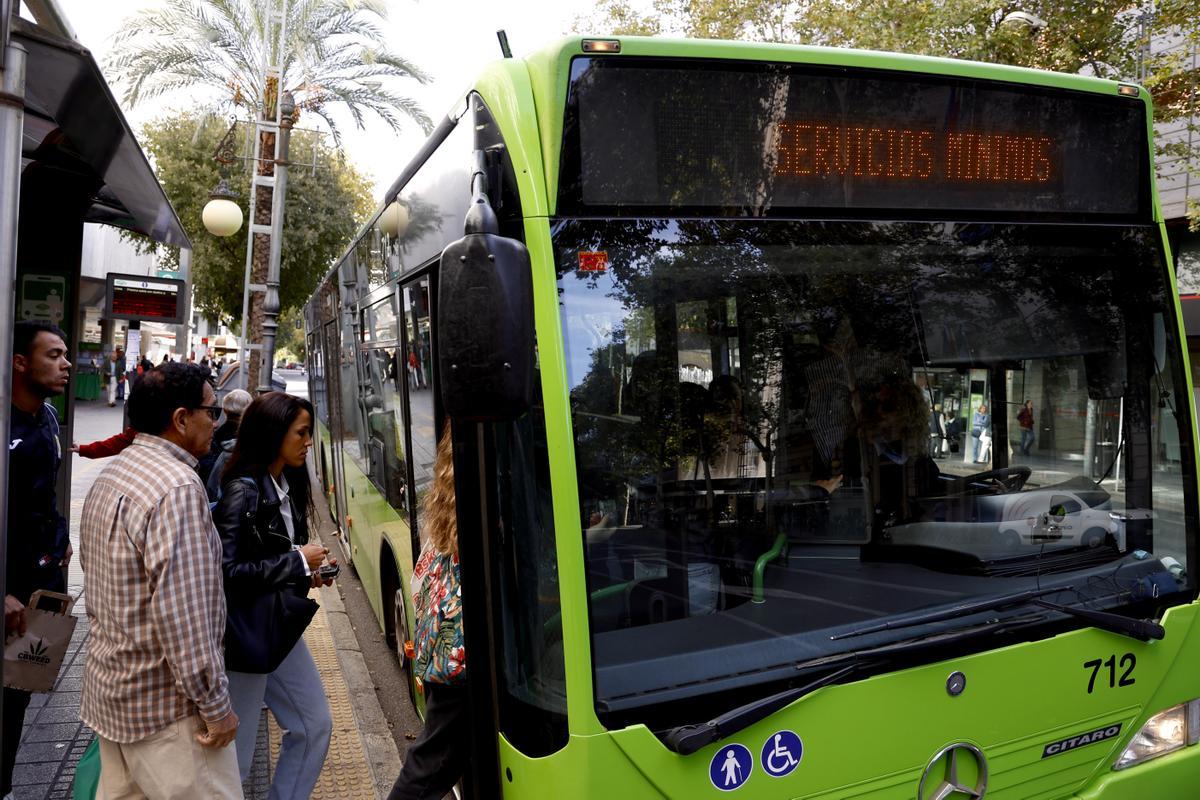 Aucorsa huelga de transporte de viajeros en Córdoba España parada de autobuses
