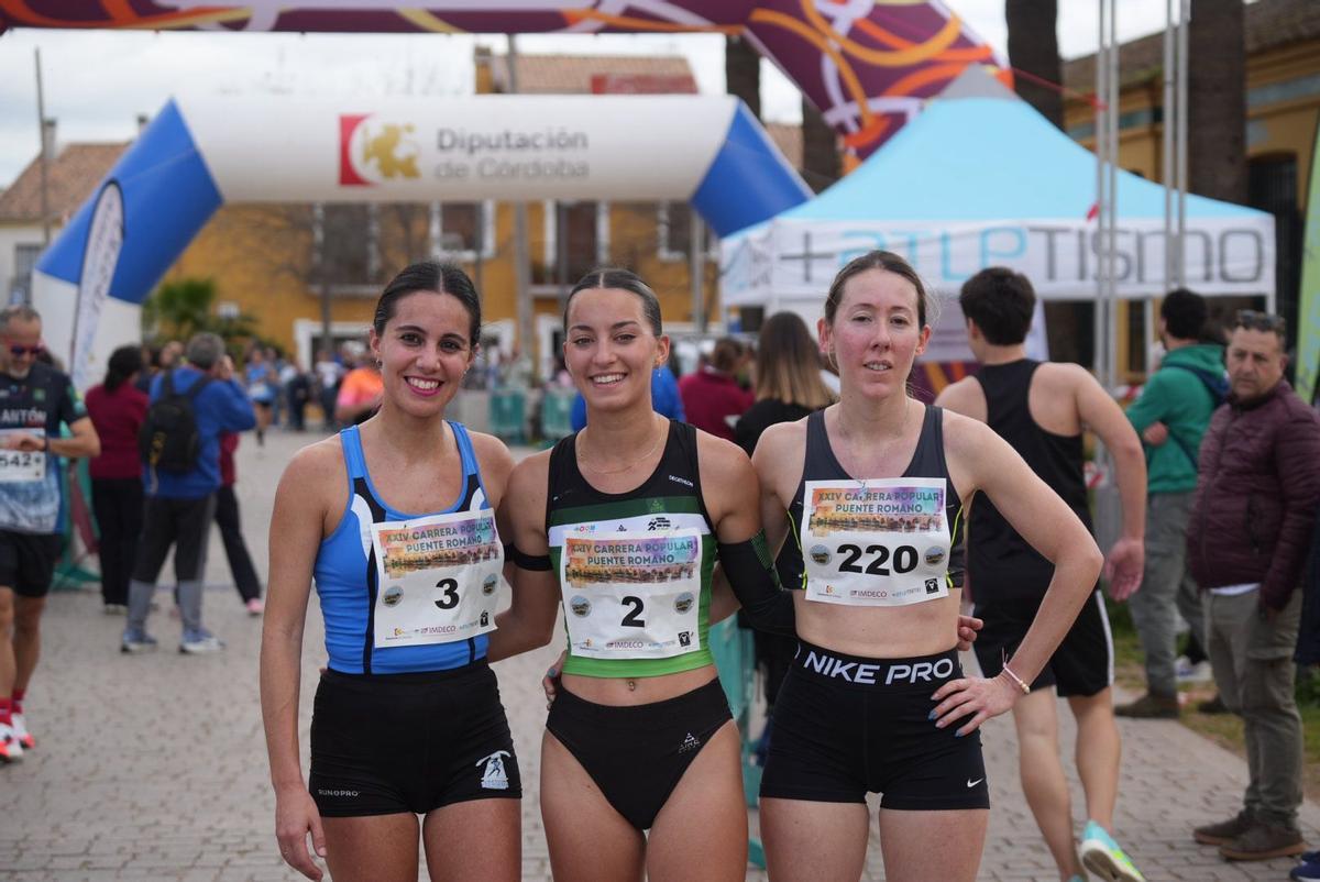 Yolanda López, Ariadna Carrasco y Azahara Pérez, a la conclusión de la carrera.