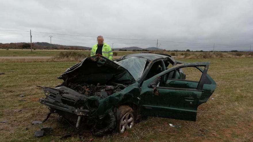 Estado en el que quedó el coche tras el accidente.