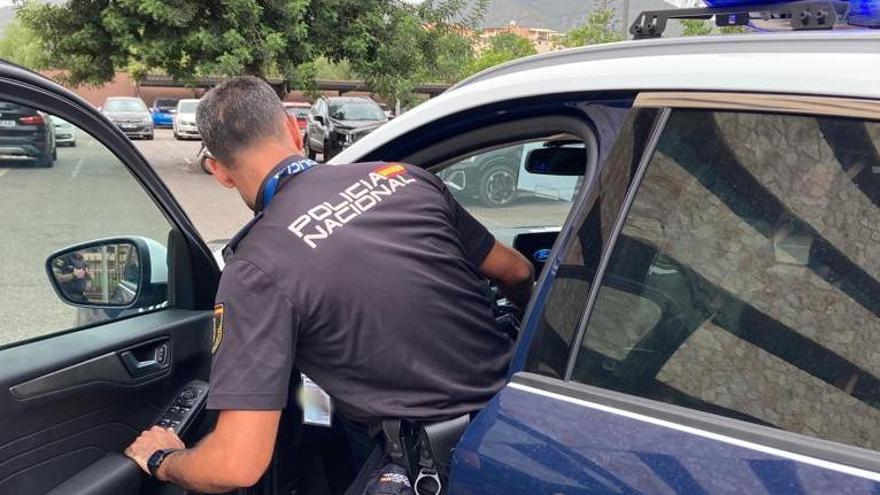 Detienen a tres hombres por consumir droga en plena calle y descubren que no tienen permiso de residencia en España