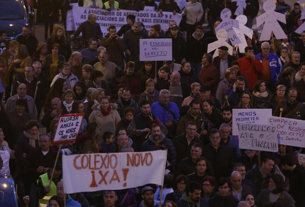 Dos mil vecinos secundan la marcha encabezada por niños y padres del CEIP Igrexa