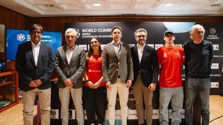 De izquierda a derecha, Bernat Clarella (FEDME), Jesús Tortosa (Ayuntamiento de Alcobendas), la escaladora de velocidad María Laborda, Alberto Tomé (Comunidad de Madrid), Aitor Moll (Prensa Ibérica), el escalador de bloque Guillermo Peinado, y José Luis Rubayo (FMM).