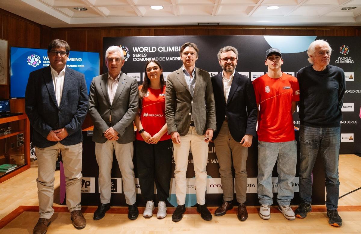 De izquierda a derecha, Bernat Clarella (FEDME), Jesús Tortosa (Ayuntamiento de Alcobendas), la escaladora de velocidad María Laborda, Alberto Tomé (Comunidad de Madrid), Aitor Moll (Prensa Ibérica), el escalador de bloque Guillermo Peinado, y José Luis Rubayo (FMM).