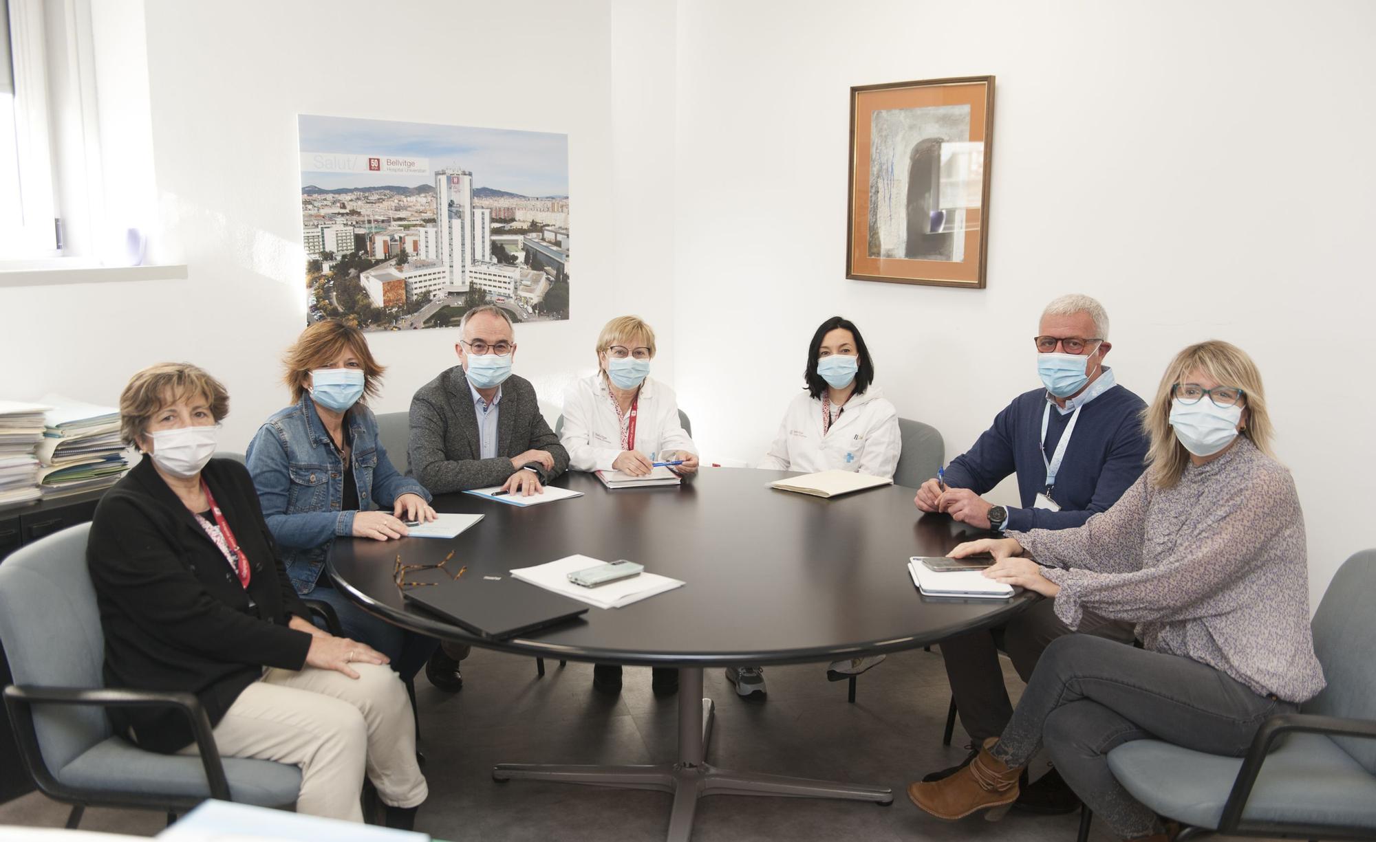 Momento de la firma del acuerdo entre ambos hospitales