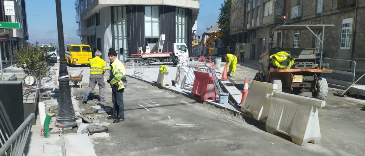 Nuevo espacio para la estatua de los caballos en la plaza de la Farola