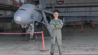 El niño que soñó ser piloto tras ver 'Top Gun' y hoy surca el cielo en un F-18