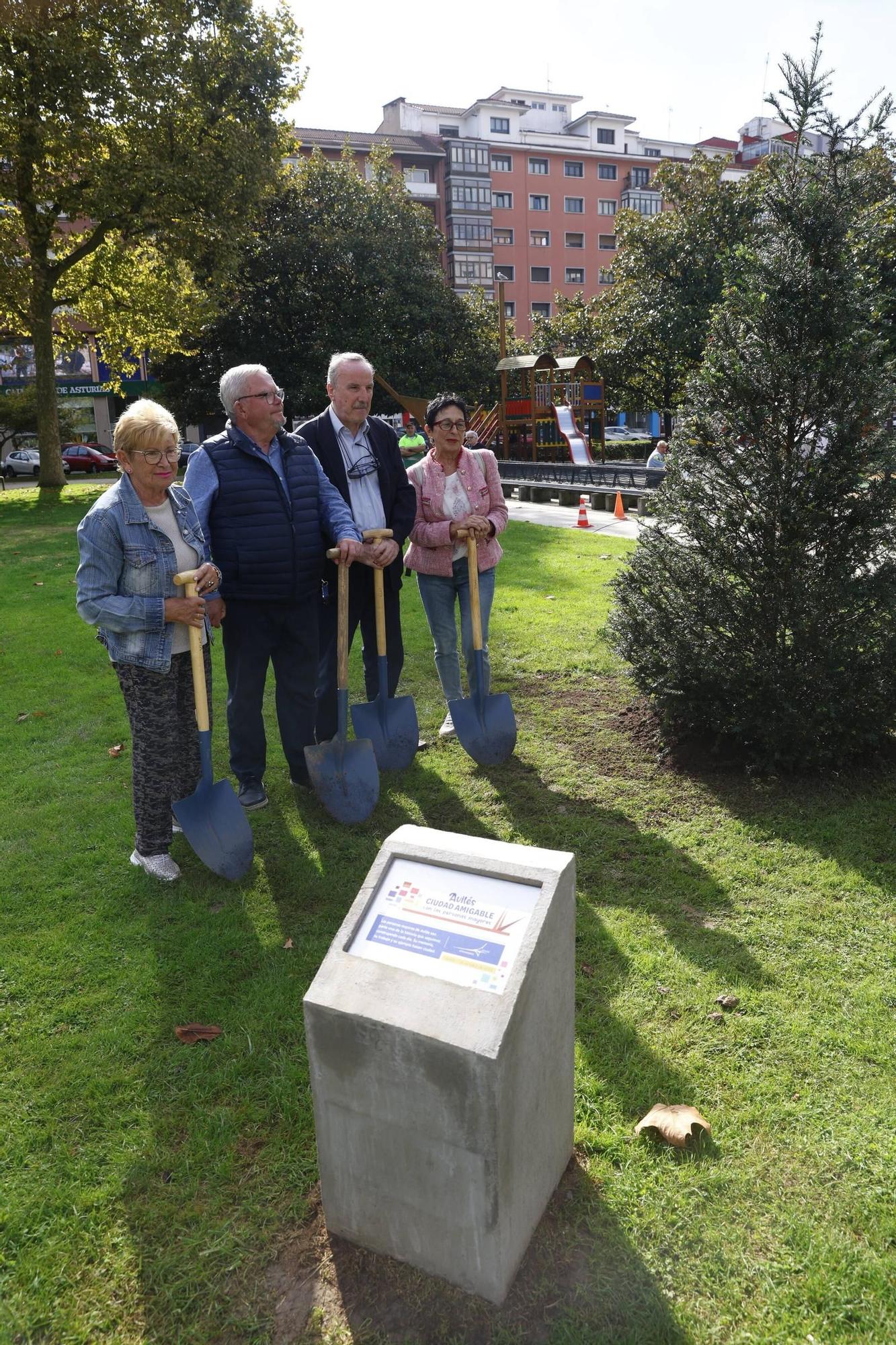 EN IMÁGENES: Avilés dedica una plaza pública a las personas mayores