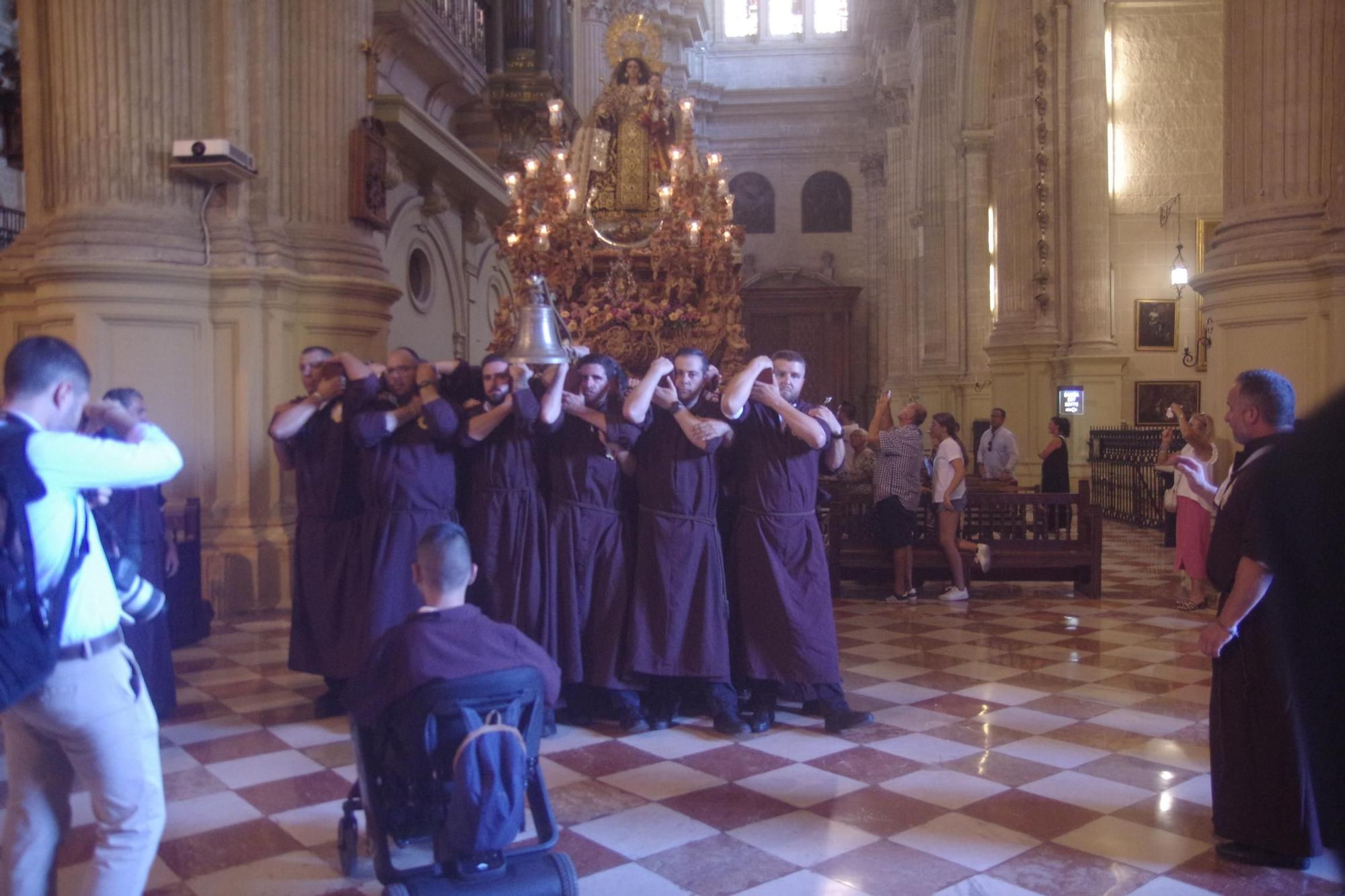La procesión de la Virgen del Carmen Coronada de El Perchel, en imágenes