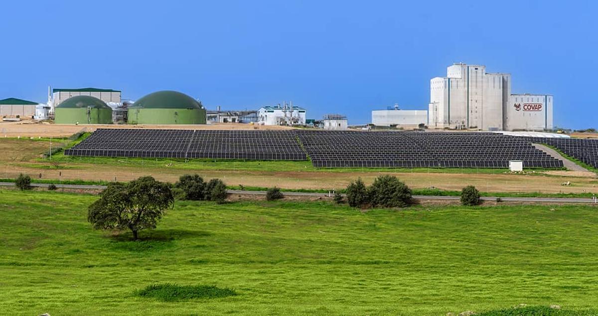 Polo verde de Covap, con la planta de biogas a la izquierda de la imagen.