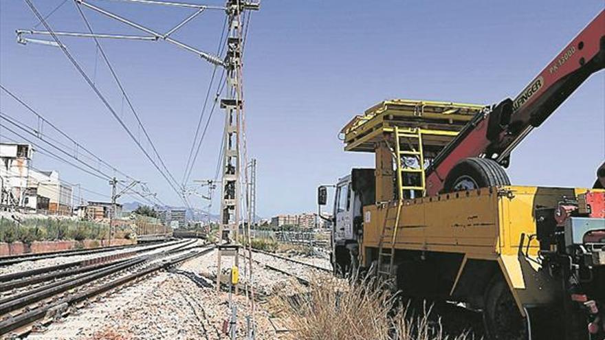 La implantación del tercer carril del Corredor avanza con el suministro de las traviesas