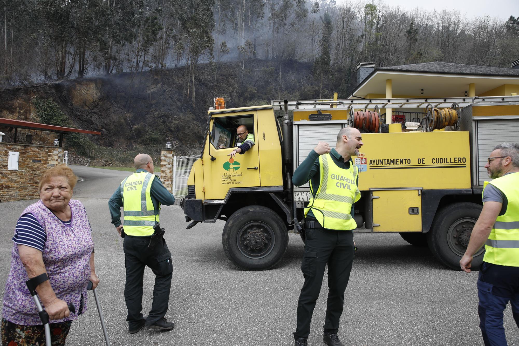 Incendio en la zona de San Pelayo de Tehona, en Valdés