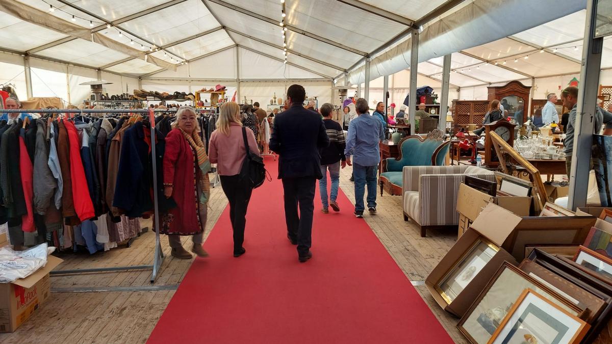 Mercadillo Es Refugi organizado en el patio de la Misericordia.