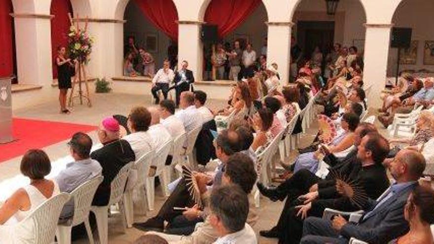 El presidente del Consell, Vicent Torres, durante su discurso en el claustro del Ayuntamiento.