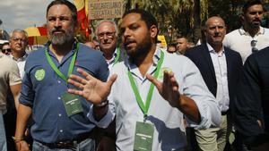 Santiago Abascal (izquierda), junto al líder de Vox en Catalunya, Ignacio Garriga, en la manifestación en defensa del castellano en la escuela.