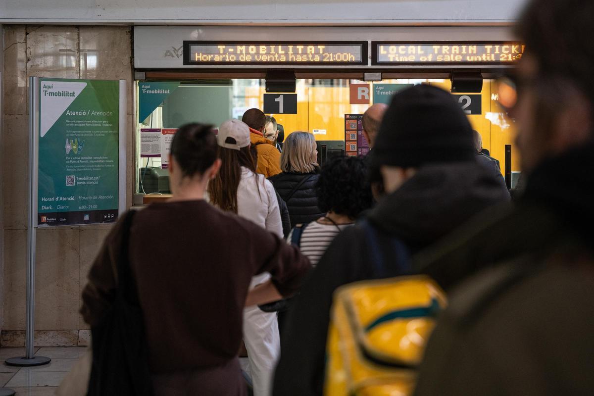 Usuarios del transporte público afrontan la pérdida de la bonificación de los billetes
