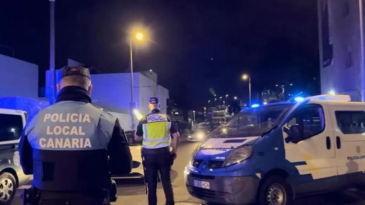 Policía local de La Laguna y un policía nacional