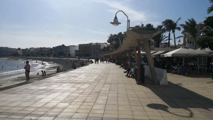 Un domingo en la playa de Arinaga