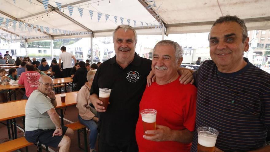 Los decanos del Festival de la Cerveza de Avilés son la caña: "Se llegaban a vender 4.000 bocadillos en un día"