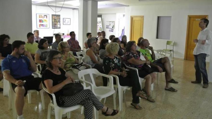 Charla sobre nuevos modelos energéticos en la Casa de la Dona