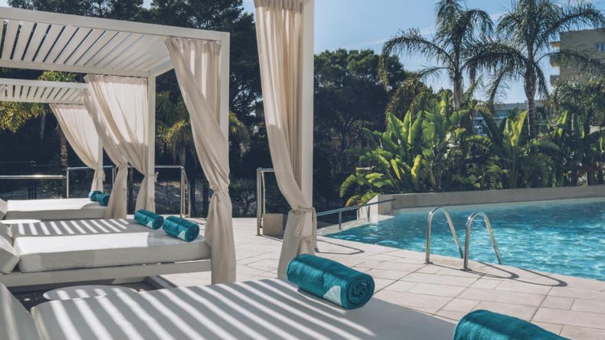 Um derlei teurere Liegen, wie hier am Pool des Iberostar-Hotel Llaut Palm, wird weniger gestritten