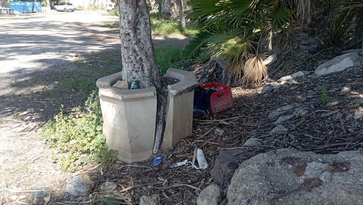 La yuca ha terminado por romper el pozo de los Baños del Carmen.