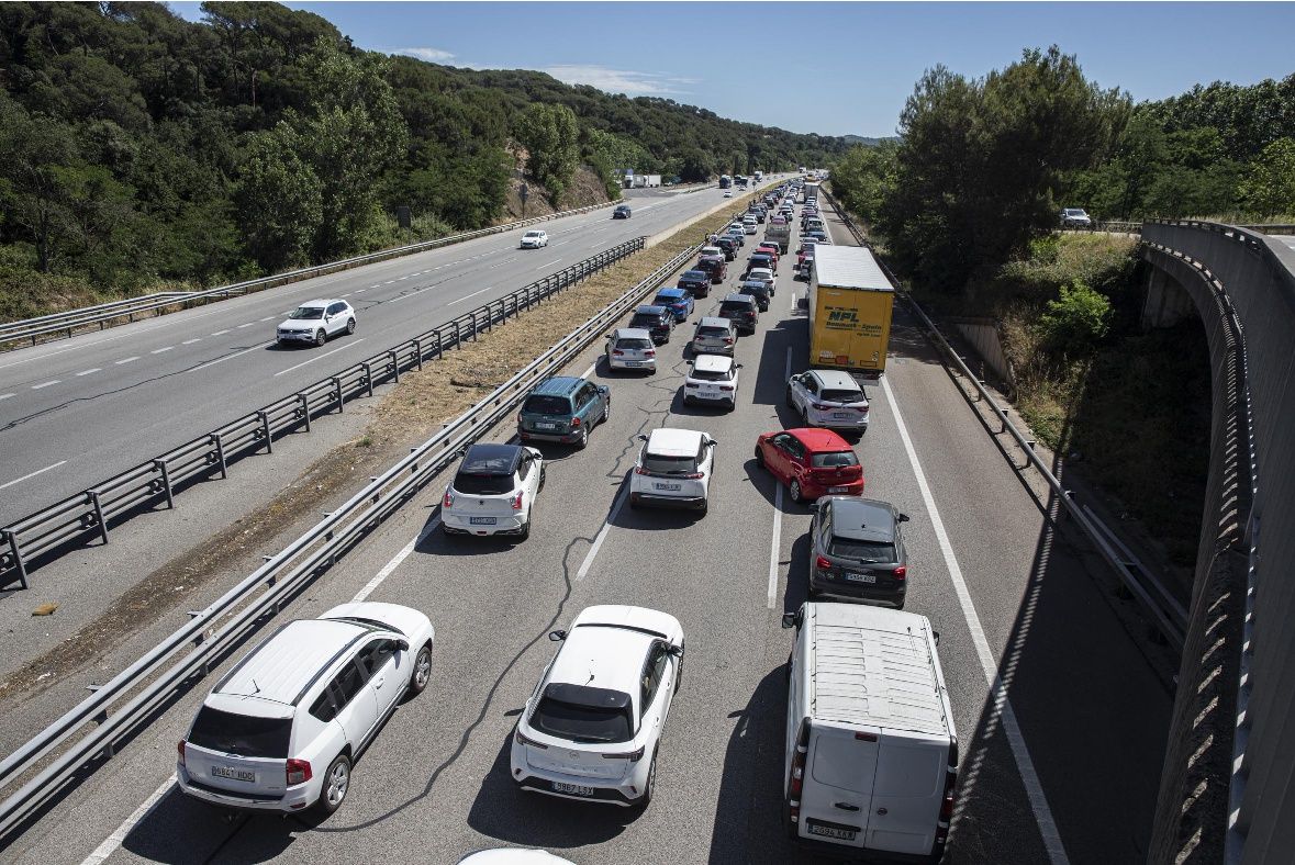 L'AP-7 acumula fins a 14 quilòmetres a Maçanet per un accident