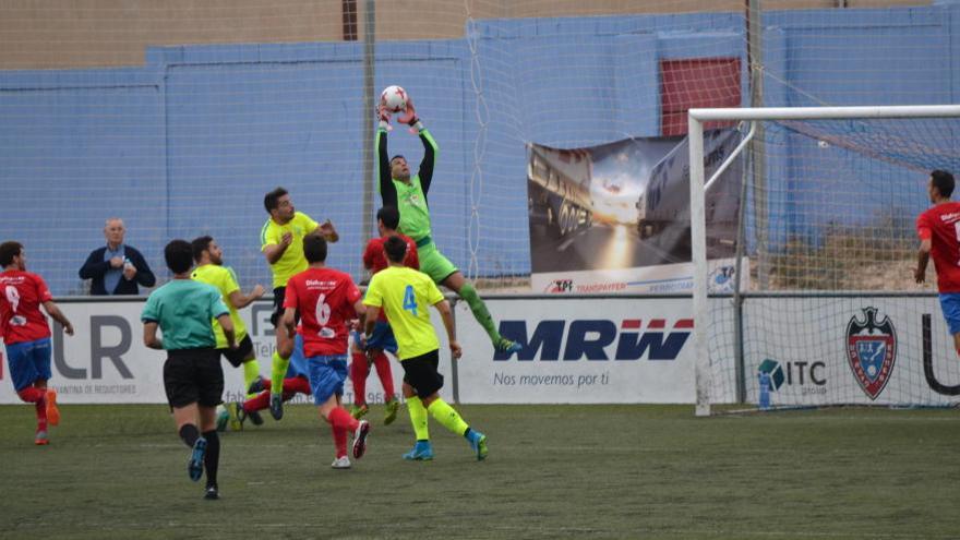 Al Eldense se le atraganta el Rayo Ibense