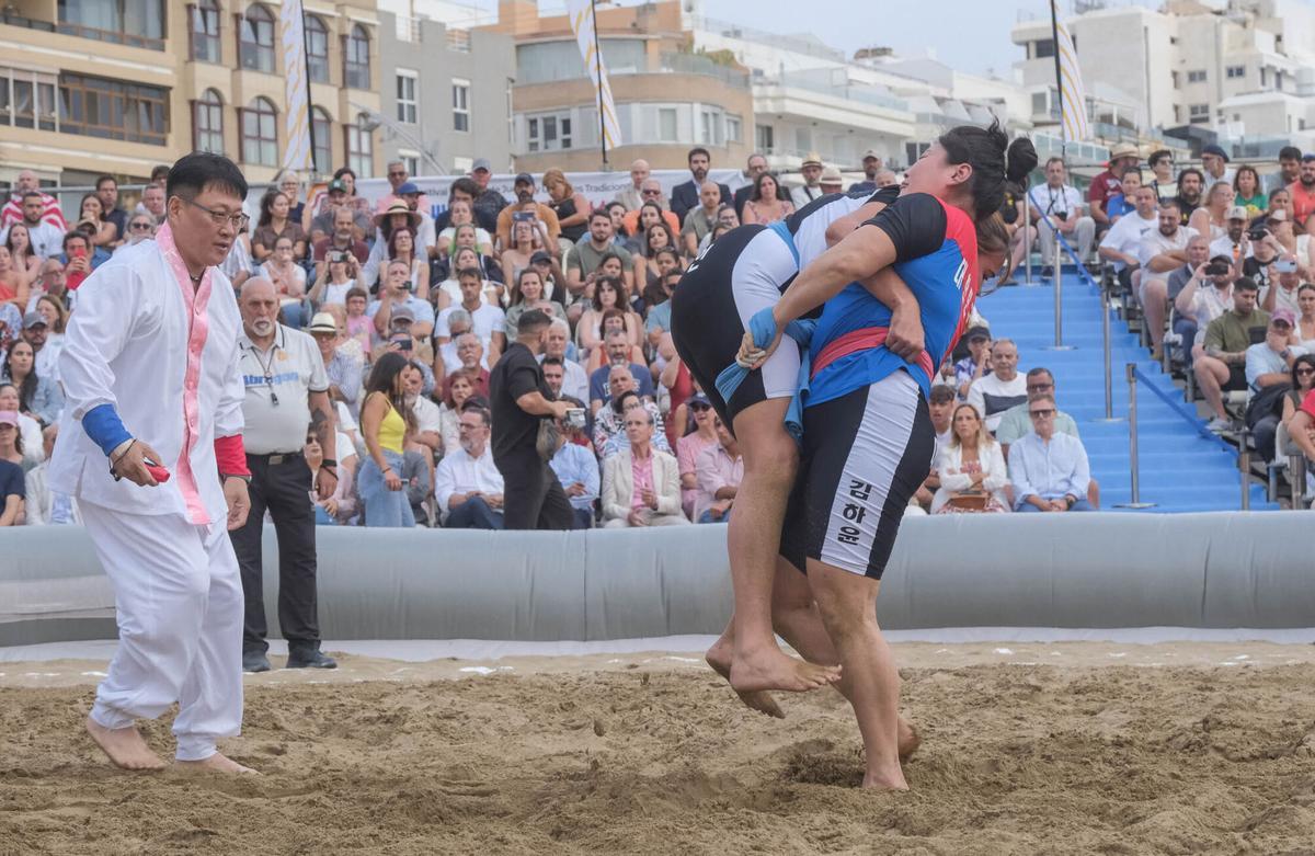 Lucha Canaria y Coreana en Las Canteras