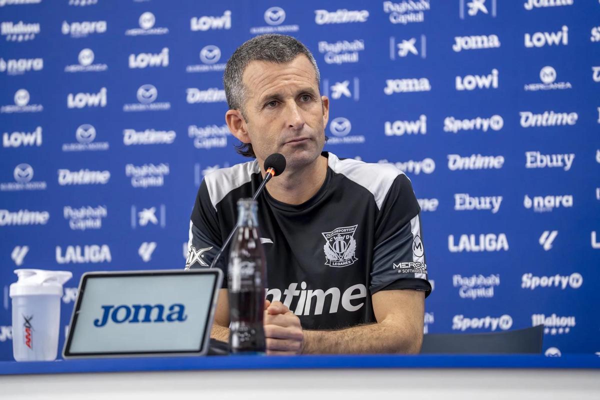 Igor Oca, entrenador del Leganés, durante una rueda de prensa.
