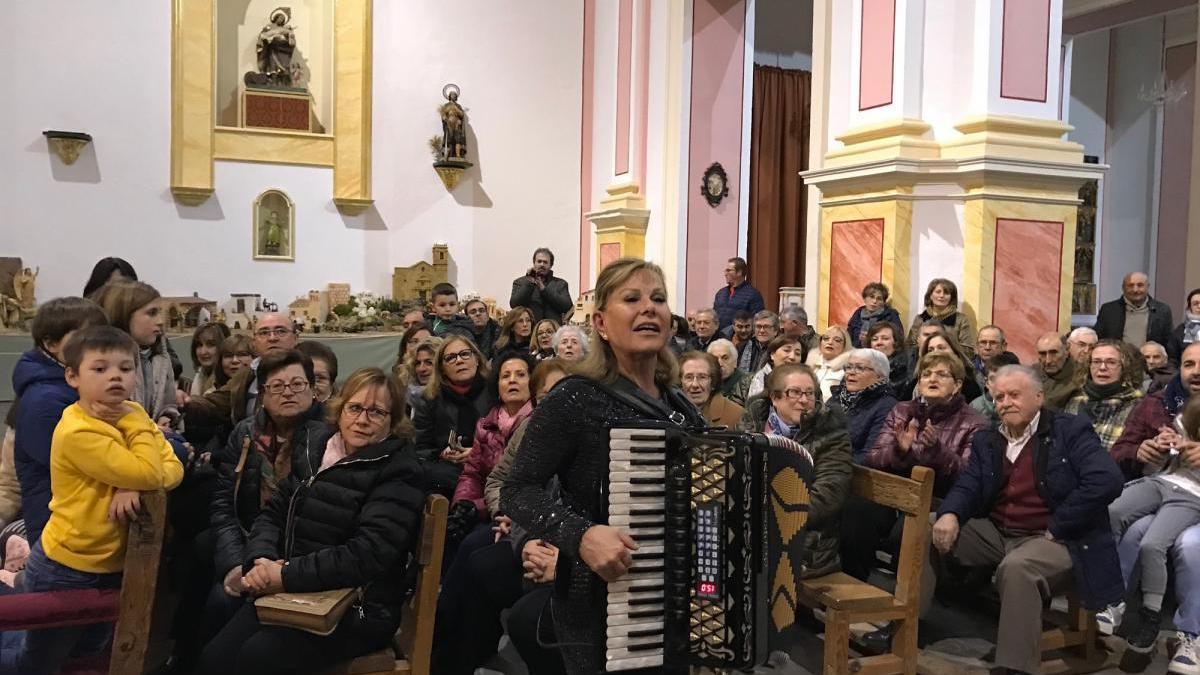 María Jesús y su acordeón actúa en Villahermosa por un fin benéfico