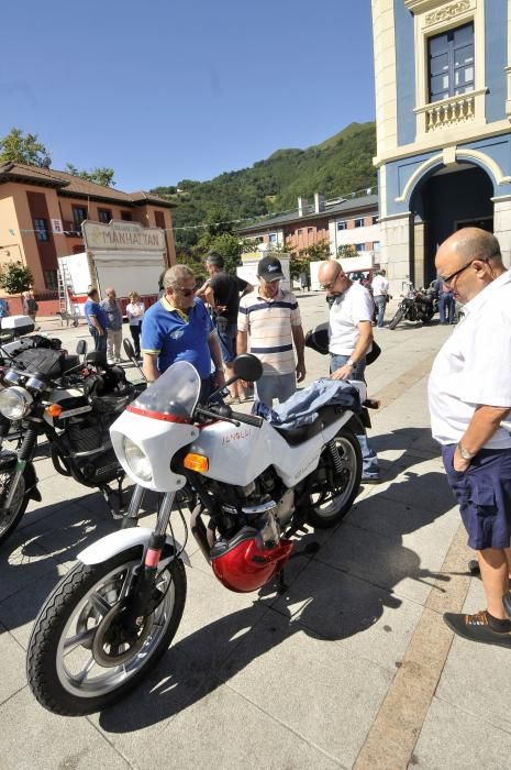 Concentración de motos clásicas en Laviana