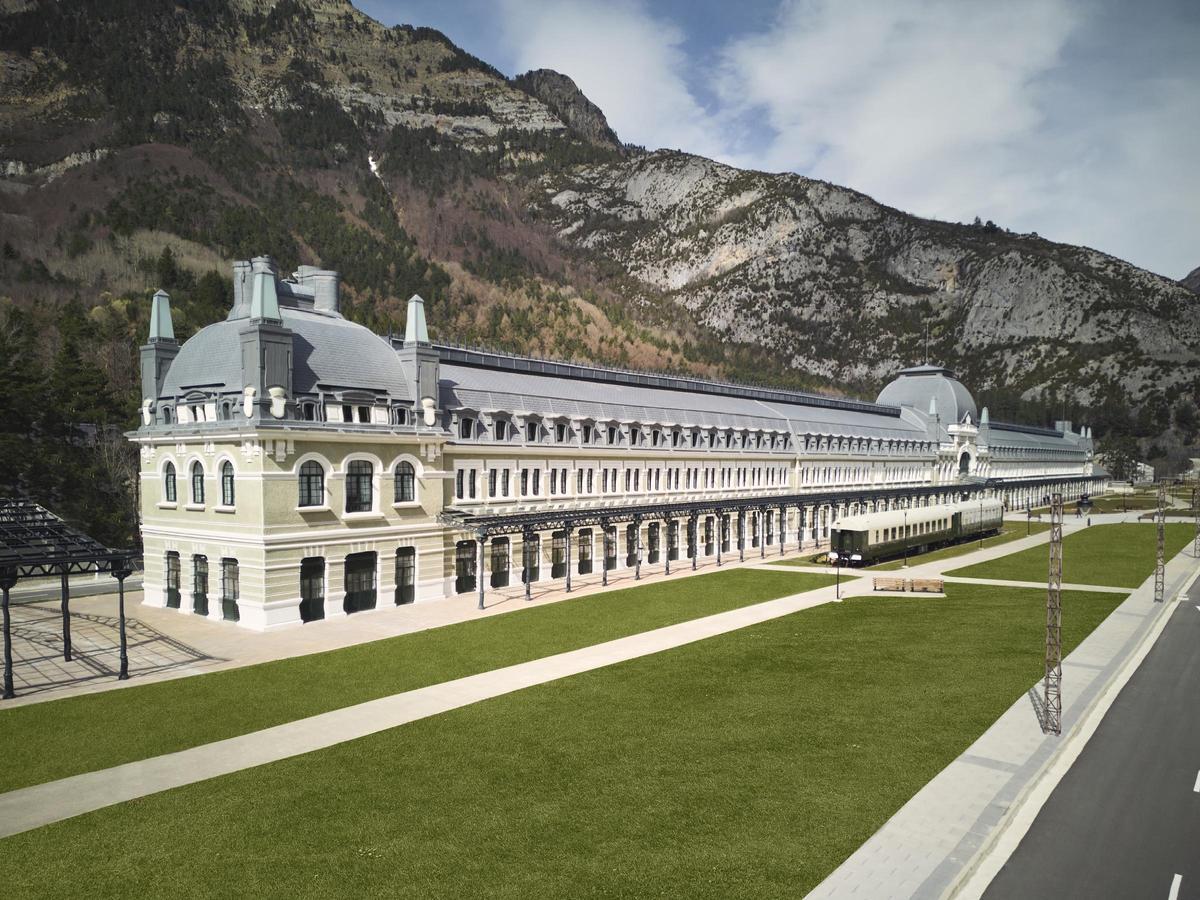 La monumental estación de Canfranc se inauguró en 1929.