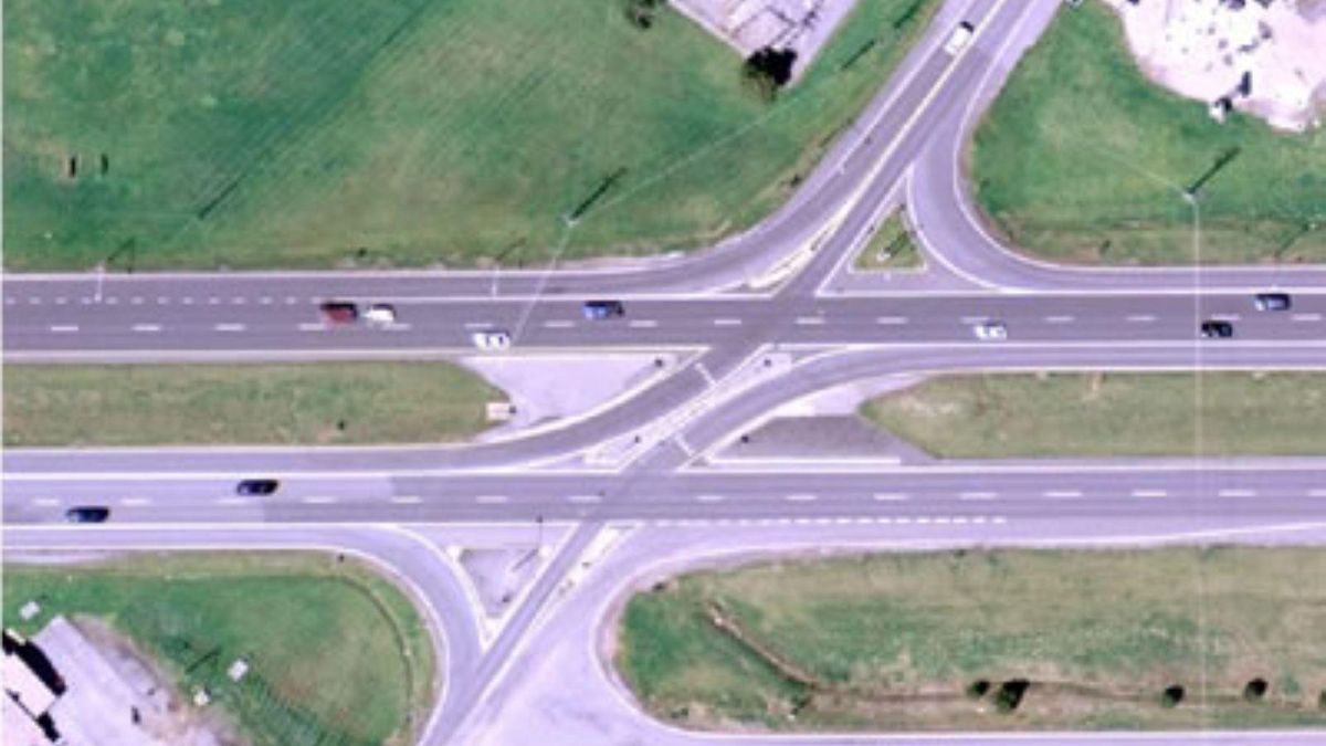 ¿Adiós a las rotondas? Así son las intersecciones al estilo Michigan que usan en EE.UU