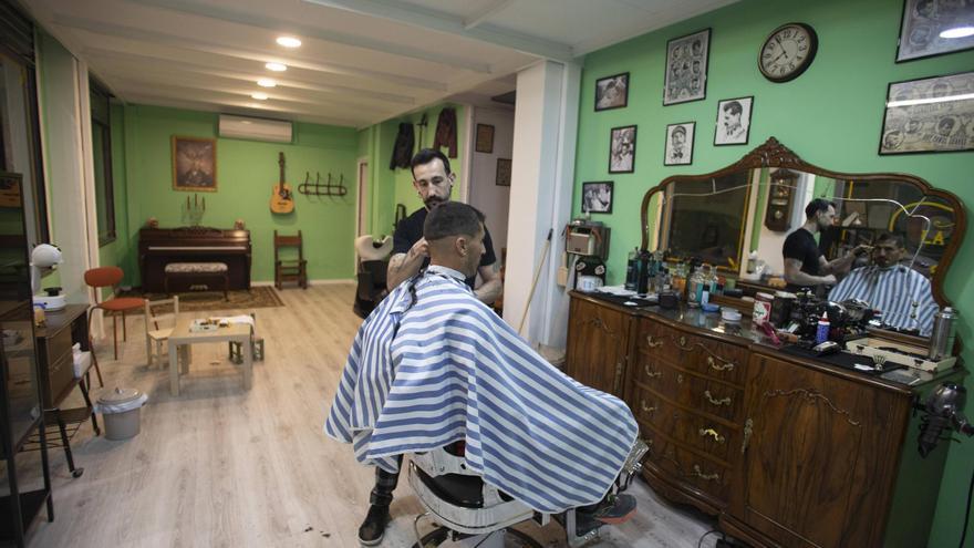 Xàtiva se rinde a la moda de las barberías