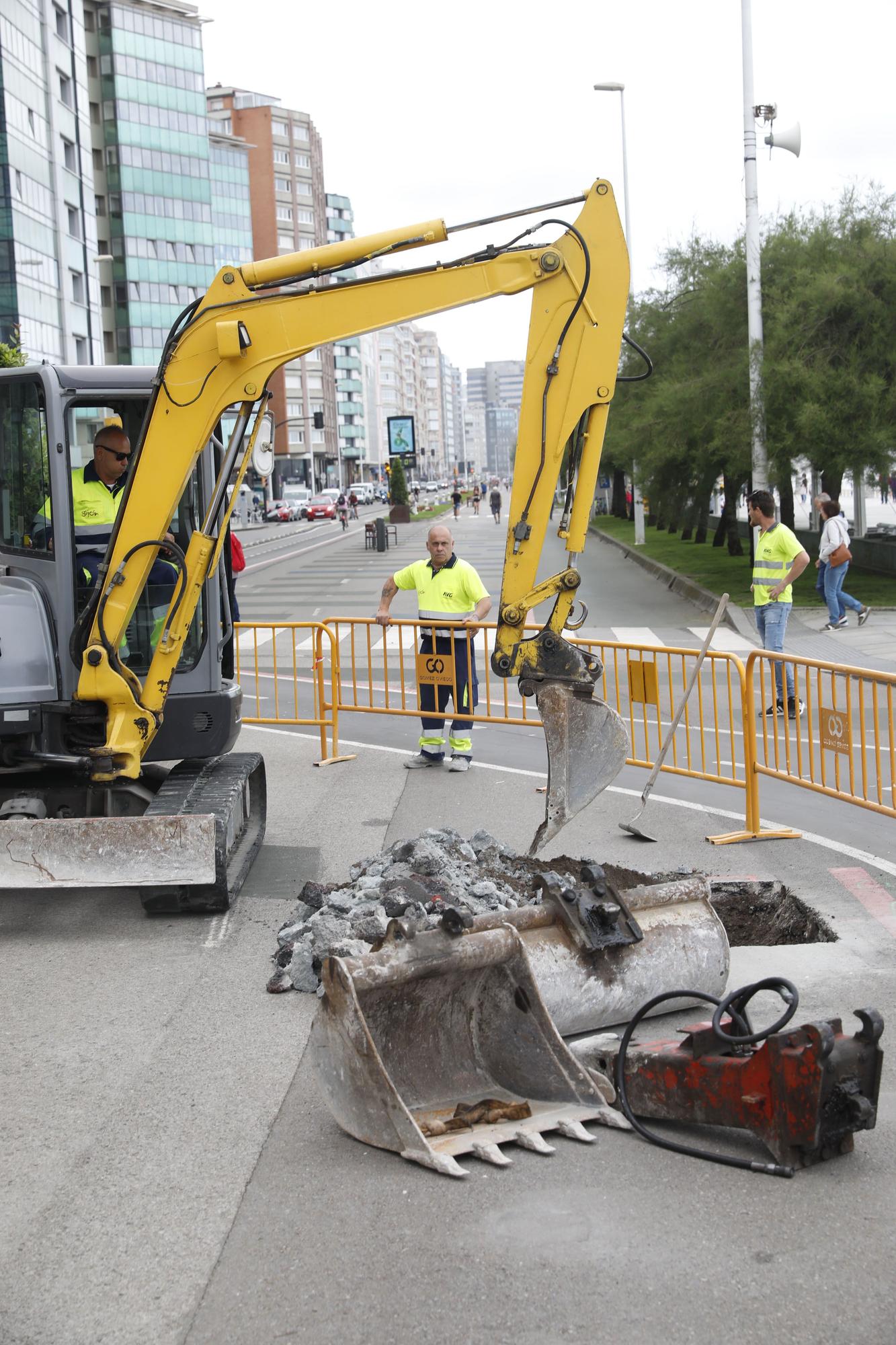 En imágenes: comienza la obra de desmantelamiento del "cascayu" en Gijón
