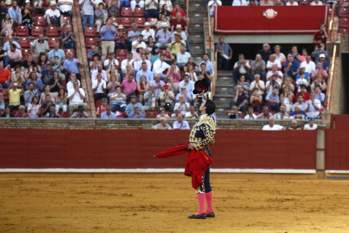 Fotos: Ponce sale a hombros en la tercera de abono.