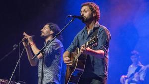 Eduard Costa y Joan Enric Barceló, durante el concierto de Els Amics de les Arts en la sala Barts.