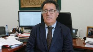 El presidente de la Audiencia Provincial de Ourense, en su despacho de trabajo.