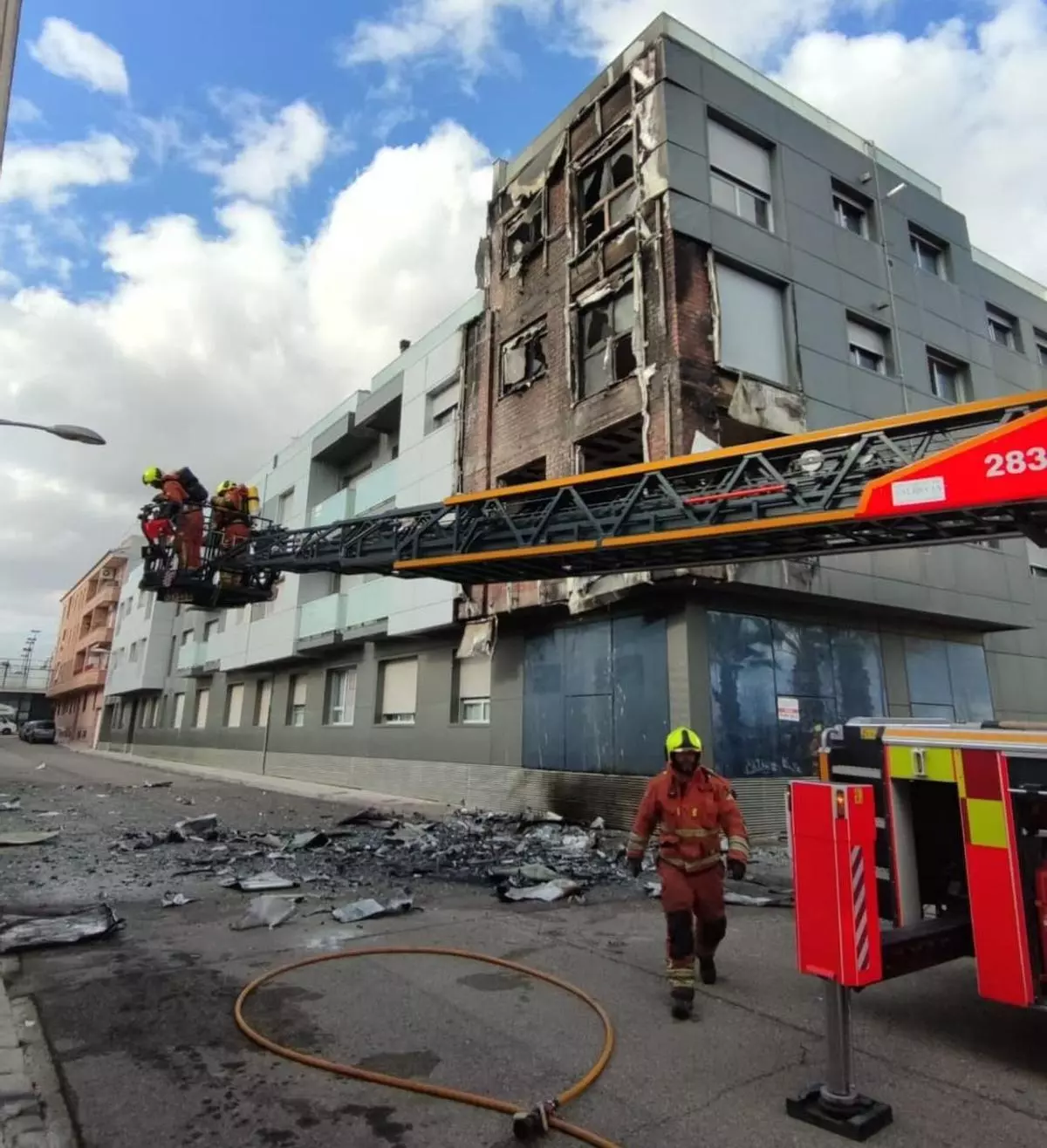 Un edificio de la Pobla de Vallbona sufrió un incendio similar al de València en 2023