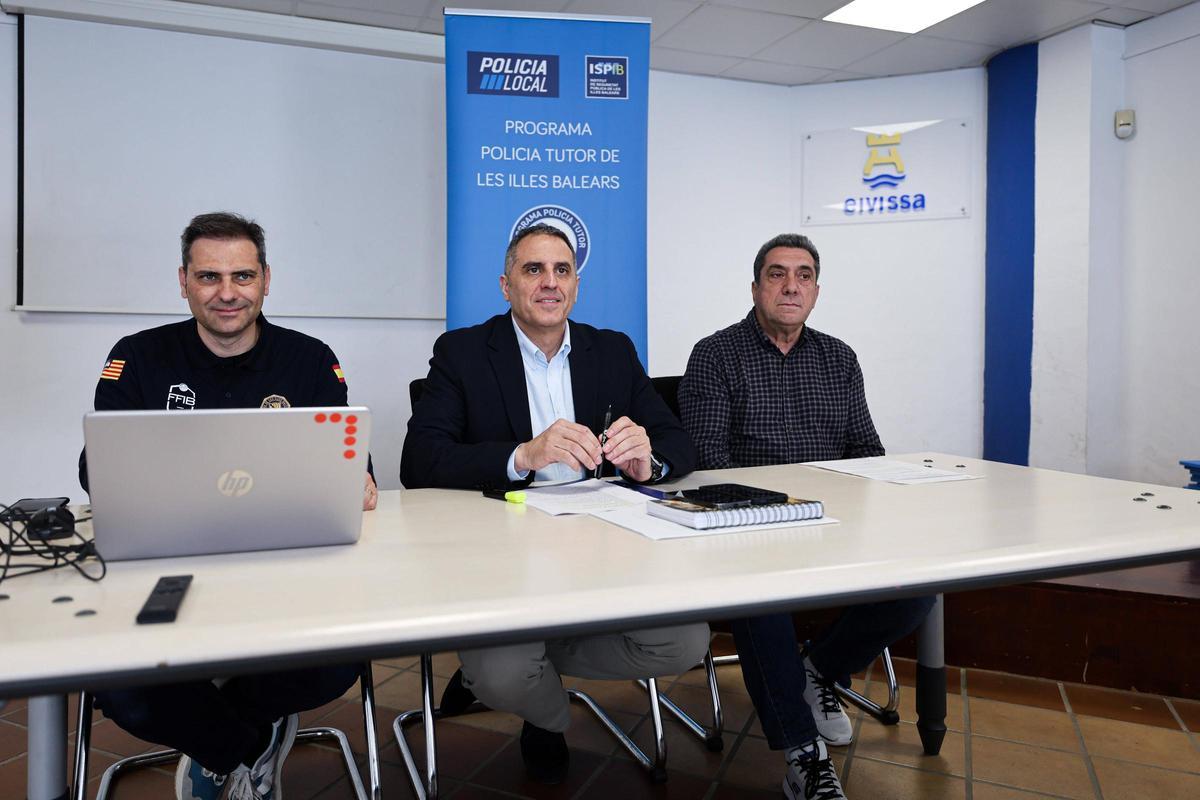 Rafel Covas, a la ziquierda, durante la jornada de formación.