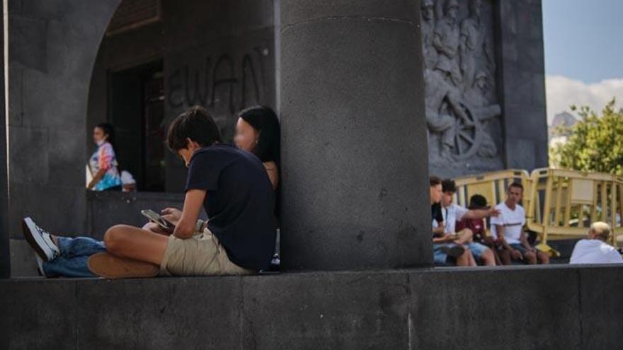 Canarias vuelve a superar el centenar de nuevos positivos en un día