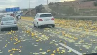 Invasión de limones en la autovía de Murcia: "Cuando llegas te reciben así"