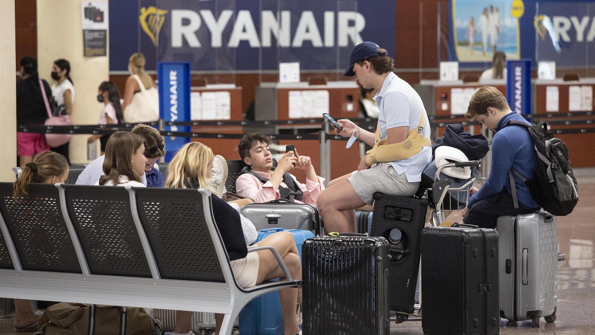 Viajeros en el aeropuerto del Prat