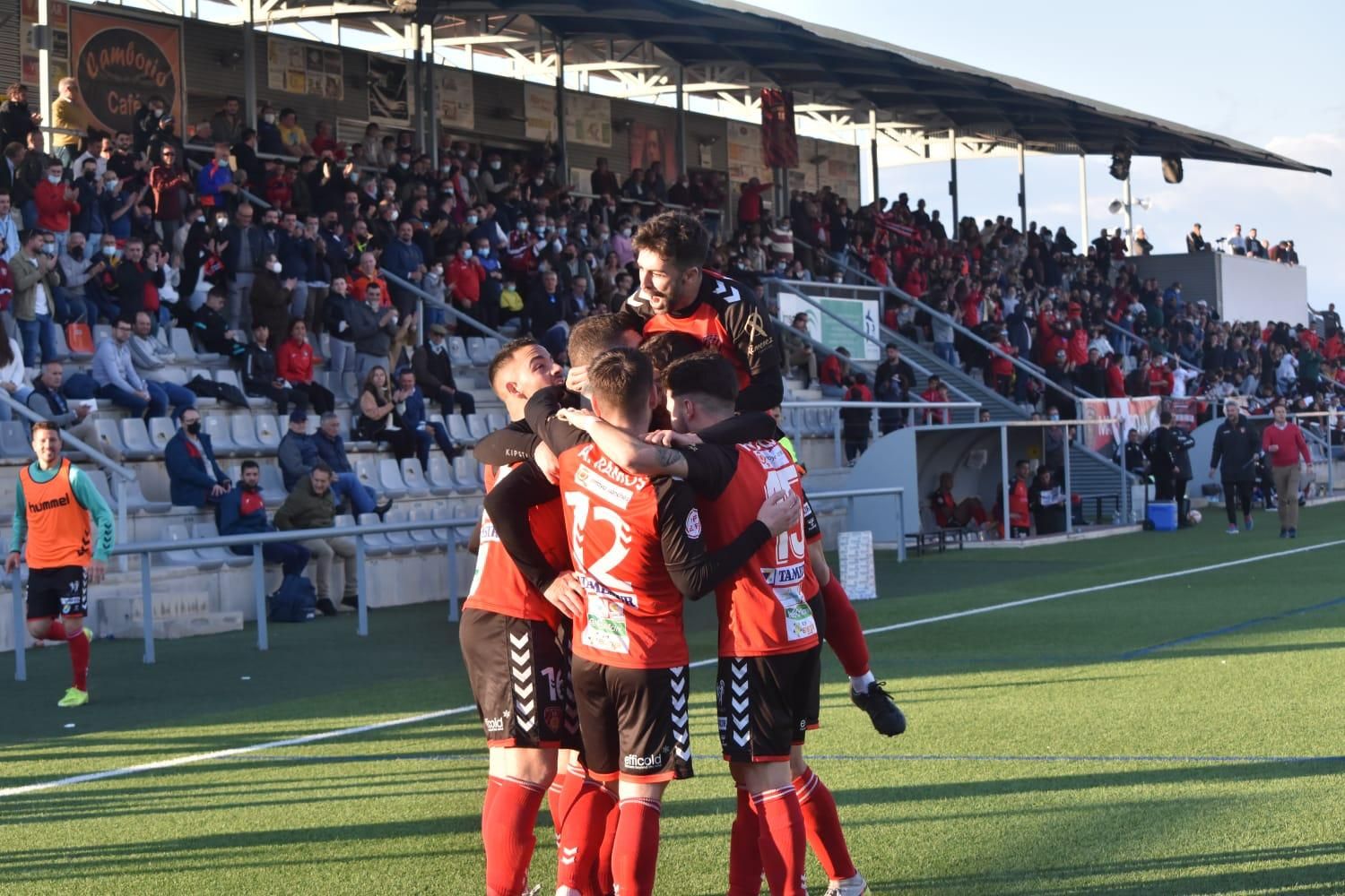 Las imágenes del Salerm Puente Genil-Recreativo de Huelva