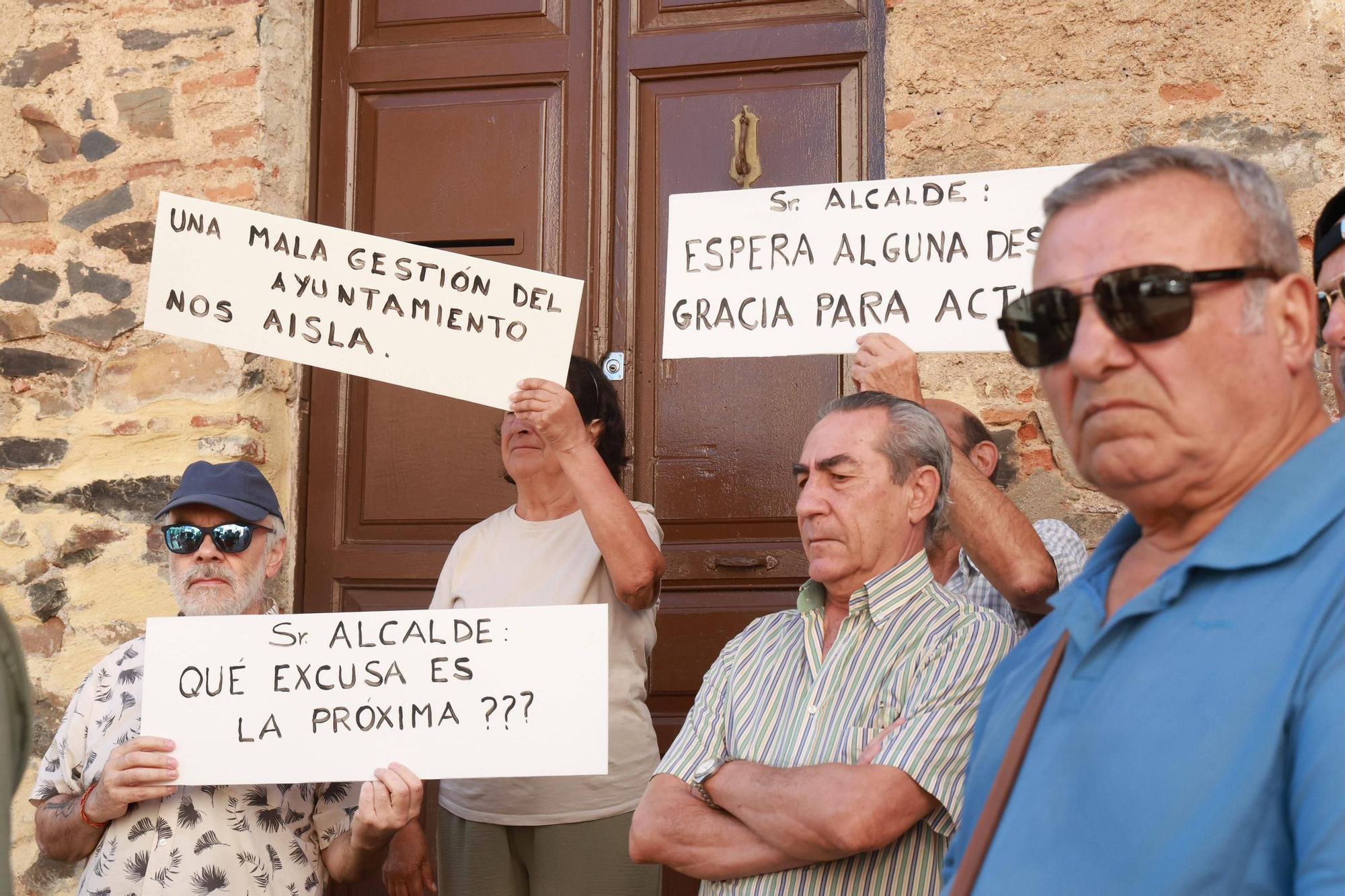 Así ha sido la protesta de los vecinos de Cuartos del Baño en Cáceres