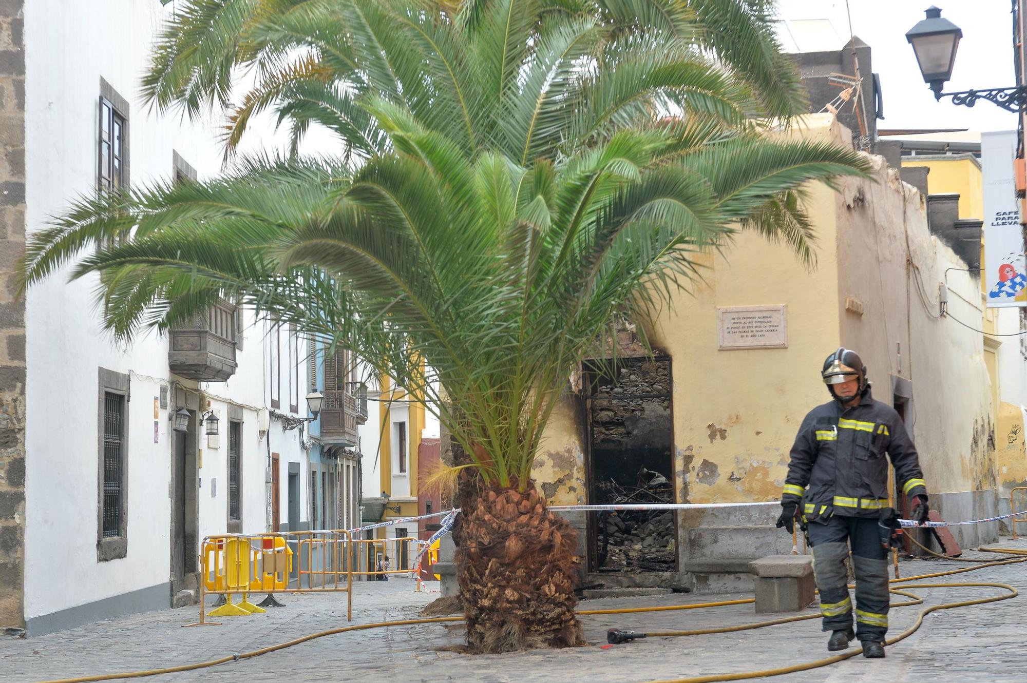 Casa antigua incendiada en Vegueta