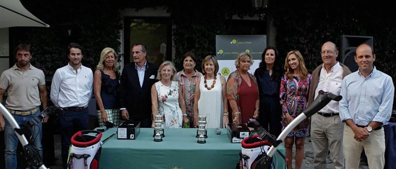 Por la izquierda, Gustavo Fernández, Germán Heredia, Ana Díaz-Negrete, Pedro Lantero, Laura Heres, Mari Sela, María Piedad Díaz, Mayuti Palacio, Patricia Lantero, Conchita Medina, Miguel Díaz-Negrete y Miguel Díaz-Negrete hijo.