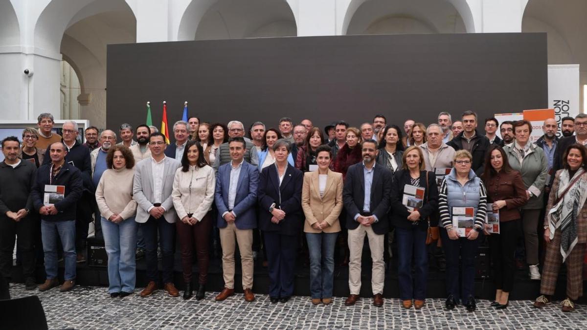 Acto de entrega de los planes periurbanos a los alcaldes y alcaldesas de la provincia